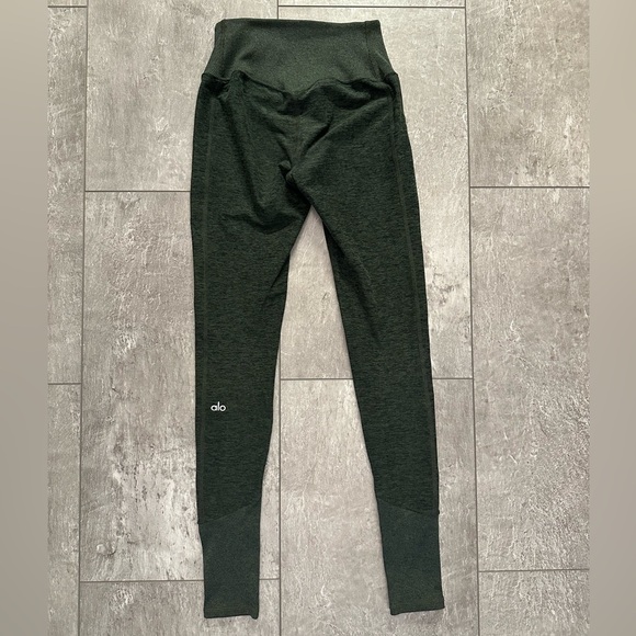 Alo Yoga AloSoft Lounge leggings Size XS Dark Green Heather EUC - Picture 4 of 8